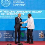 Professor Patrick Verkooijen, CEO, GCA handing over the Award to President Uhuru Kenyatta