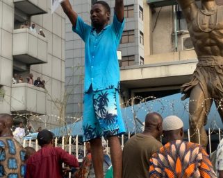 Lagos Island Residents Protest Incessant Blackout, Give Eko Power Holdings 24-Hour Ultimatum