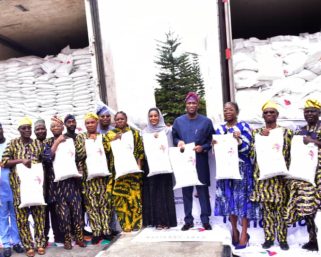Aliko Dangote’s Foundation Distributes 80,000 Bags of Rice in Lagos