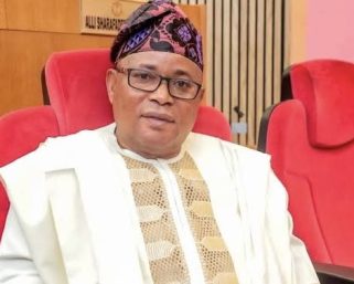 AMJON Honours Senator Wasiu Sanni with Prestigious Lifetime Achievement Award