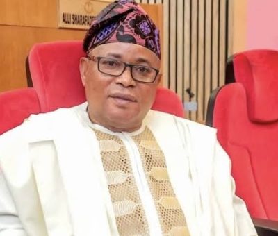 AMJON Honours Senator Wasiu Sanni with Prestigious Lifetime Achievement Award
